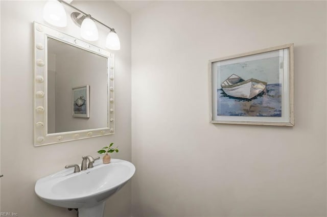 bathroom featuring sink