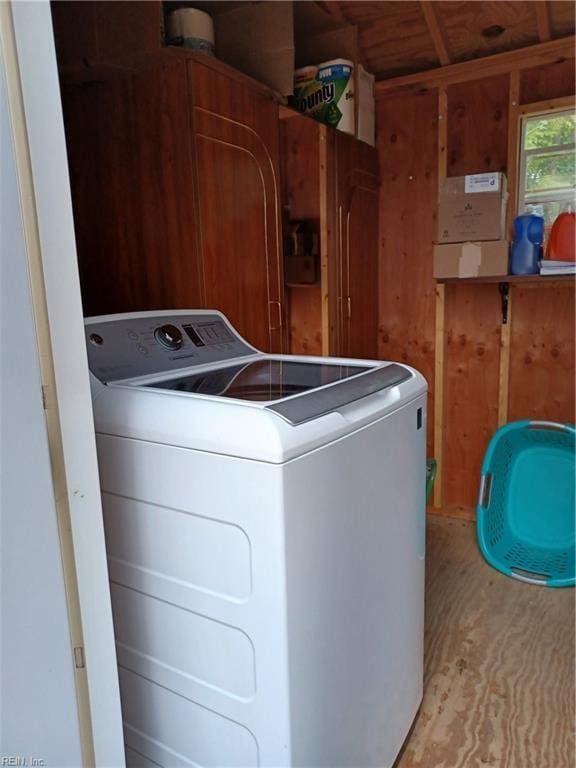 laundry area with washer / clothes dryer and laundry area