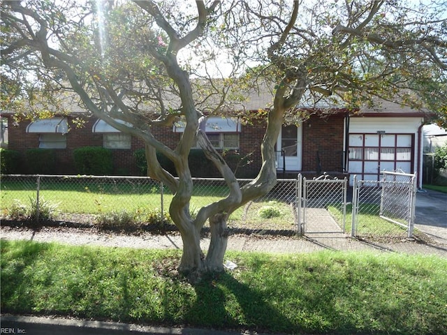 view of front of home with a front yard