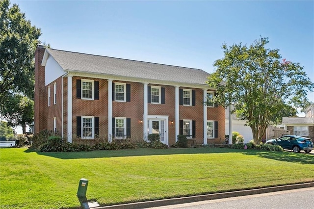 colonial inspired home featuring a front yard