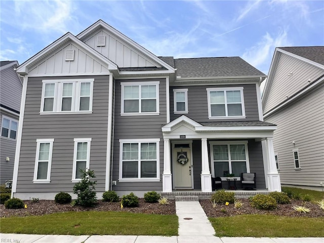 view of front of property featuring a front lawn and covered porch