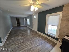 foyer entrance featuring ceiling fan, plenty of natural light, and dark wood-type flooring