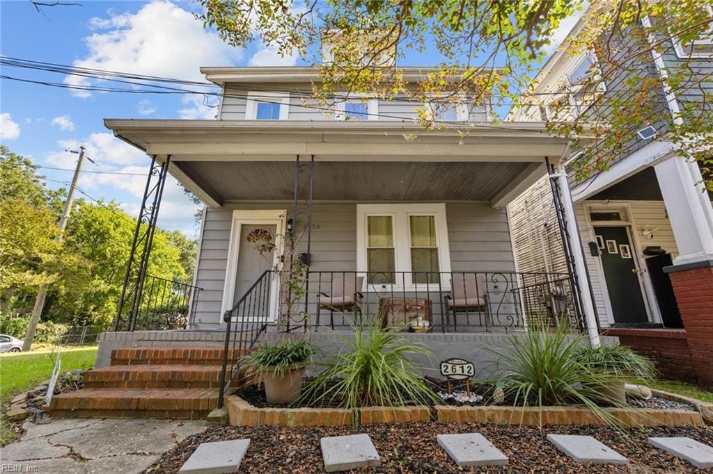 view of front of house featuring a porch