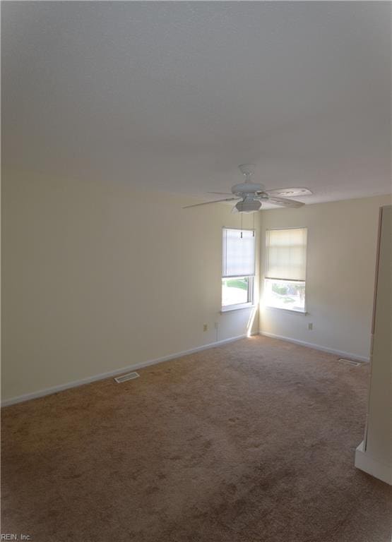 unfurnished room featuring ceiling fan and carpet flooring