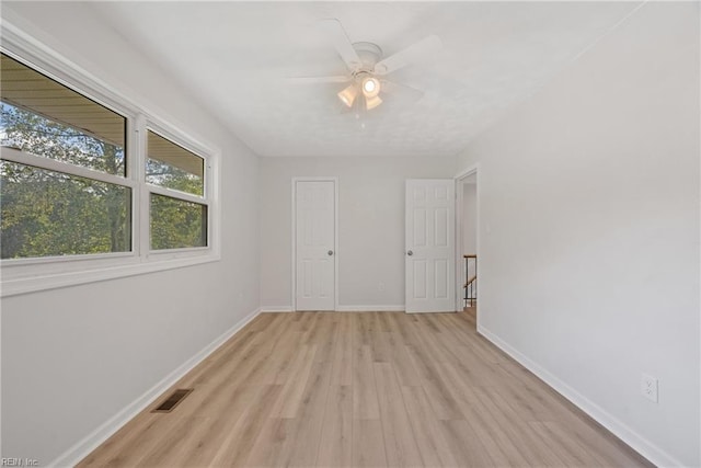 unfurnished room featuring light wood-type flooring and ceiling fan