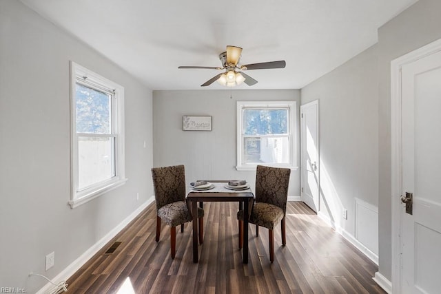 dining room with dark wood-type flooring and ceiling fan