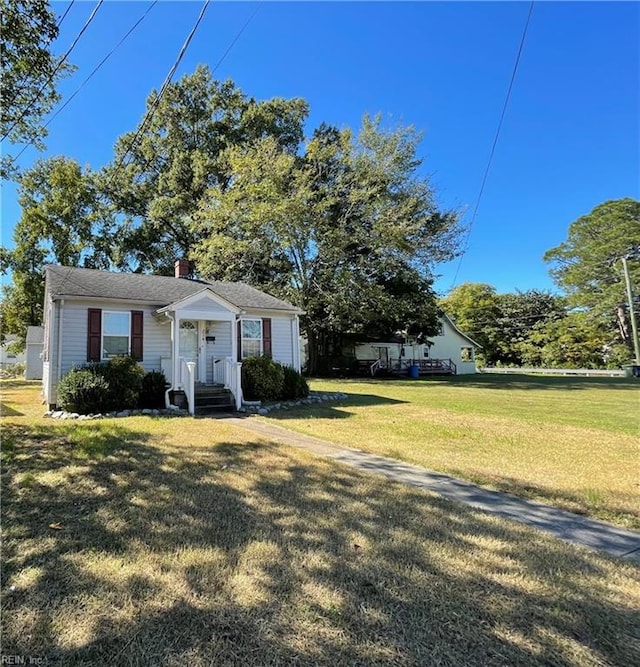 view of front of house with a front lawn