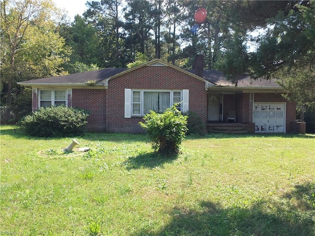 ranch-style home featuring a front lawn