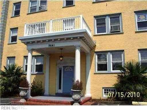 entrance to property with a balcony