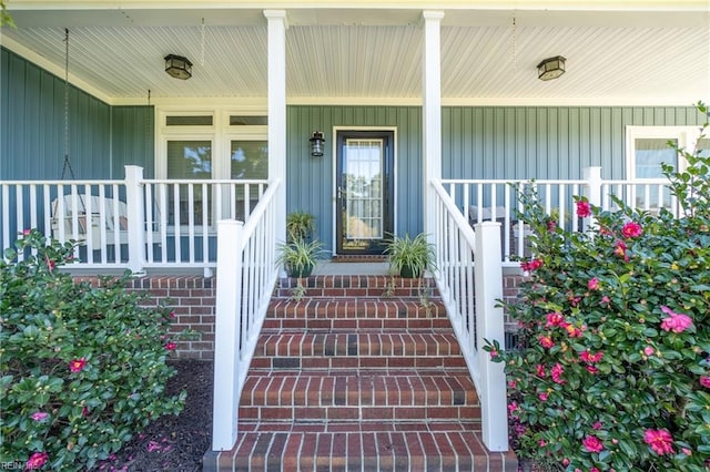 doorway to property with covered porch