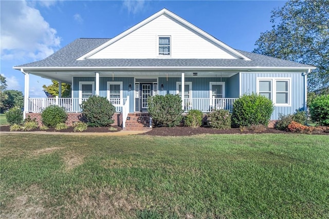 view of front of property featuring a porch and a front yard