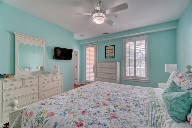 bedroom with ceiling fan