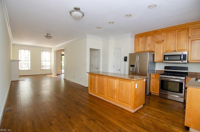 kitchen featuring crown molding, a center island, stainless steel appliances, and dark hardwood / wood-style flooring