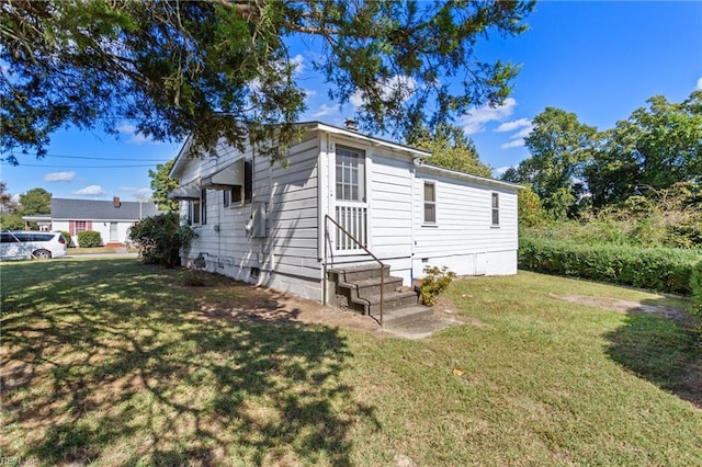 view of front of home featuring a front yard