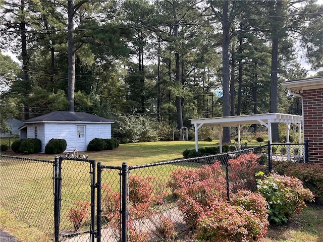 view of yard featuring a storage unit