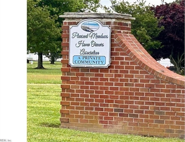 view of community / neighborhood sign