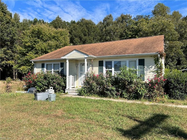 5225 Crumpler Rd, Ivor, VA 23866 - bungalow-style house featuring a front lawn