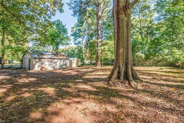 view of yard featuring a storage unit