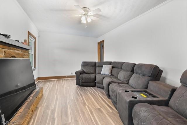 living room featuring light hardwood / wood-style floors and ceiling fan