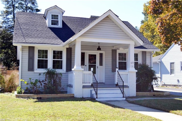 view of front of house featuring a porch and a front lawn