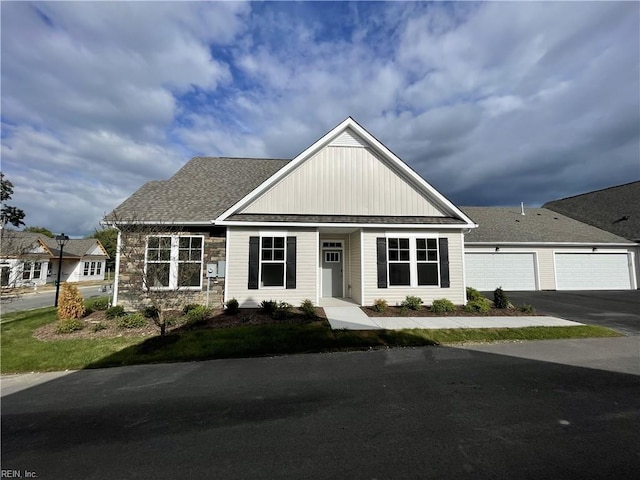 view of front of property featuring aphalt driveway