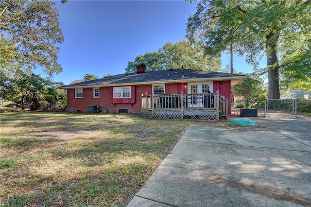 single story home featuring a deck and a front yard