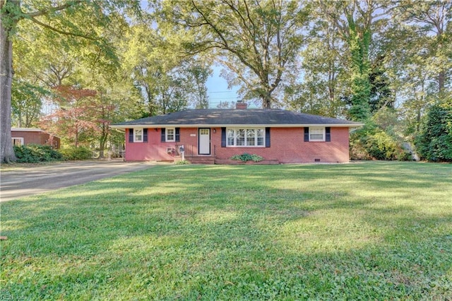 single story home with a front lawn