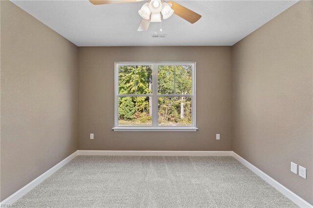 carpeted empty room featuring ceiling fan