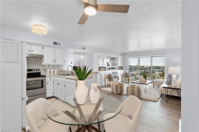 dining area with ceiling fan, sink, and light hardwood / wood-style floors