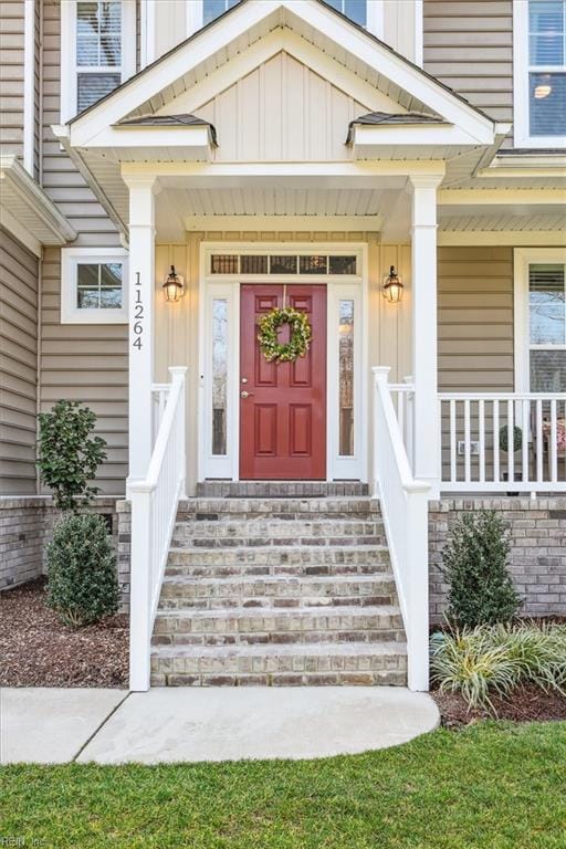 doorway to property with covered porch