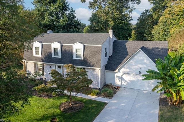 cape cod house with a front yard