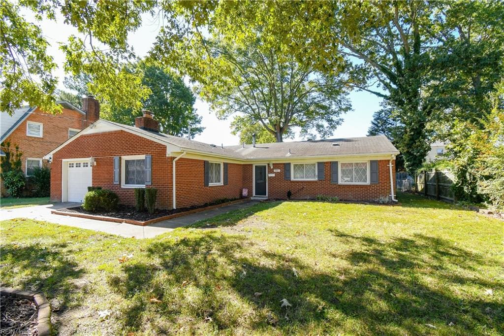 ranch-style house with a front lawn