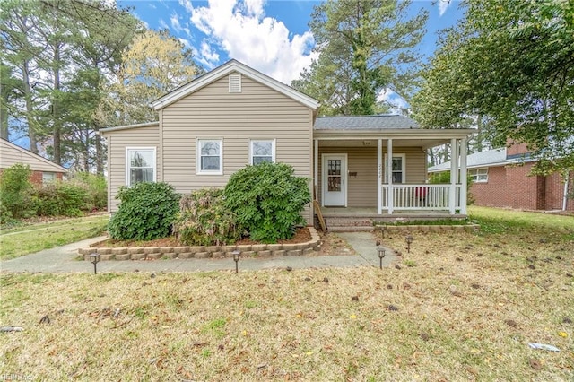 view of front facade featuring a front yard and a porch