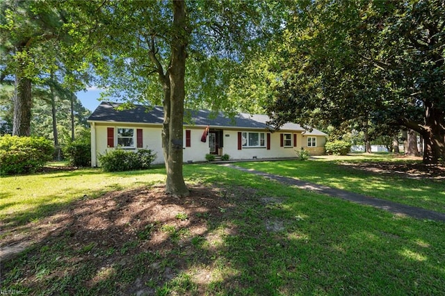 ranch-style house featuring a front lawn