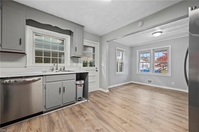 kitchen with stainless steel appliances, light hardwood / wood-style flooring, gray cabinetry, and sink