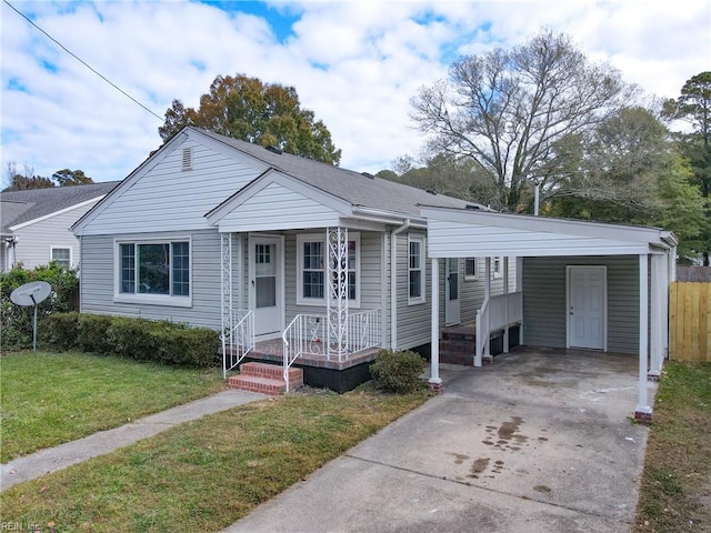 view of front facade featuring a carport and a front yard