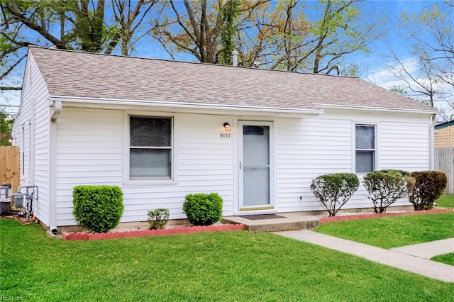 ranch-style home with a front yard