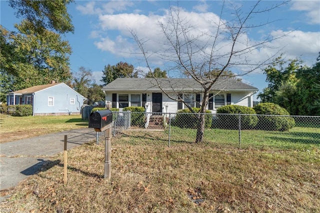 view of front of home featuring a front lawn