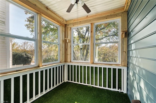 unfurnished sunroom featuring a healthy amount of sunlight and ceiling fan