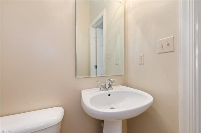 bathroom featuring toilet and sink