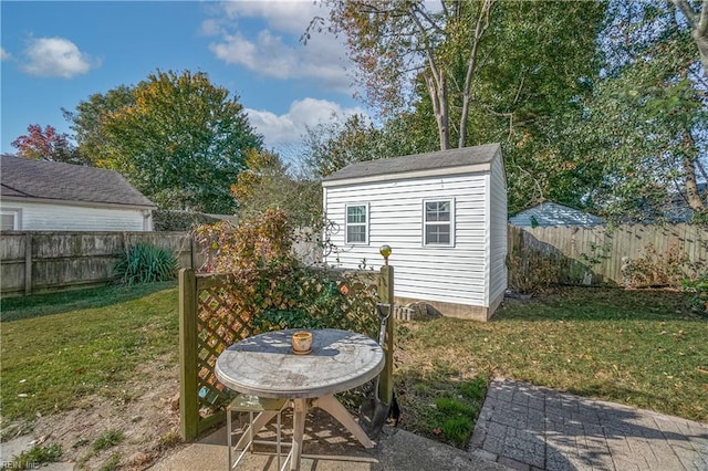 view of yard with a shed