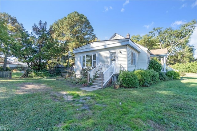 view of front of house featuring a front yard