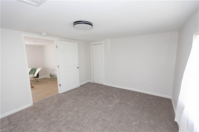 unfurnished room featuring carpet floors