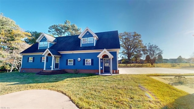 view of front of house featuring a front lawn