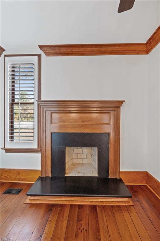 details with wood-type flooring and ornamental molding