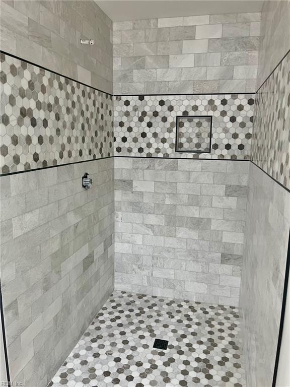 full bath with tiled shower