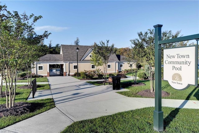 view of front of home featuring a front lawn