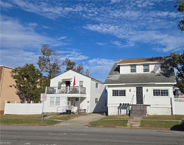 view of front of home featuring a balcony