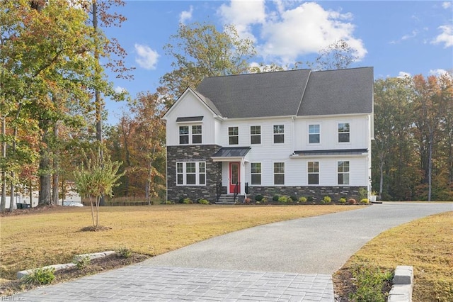 view of front facade with a front yard