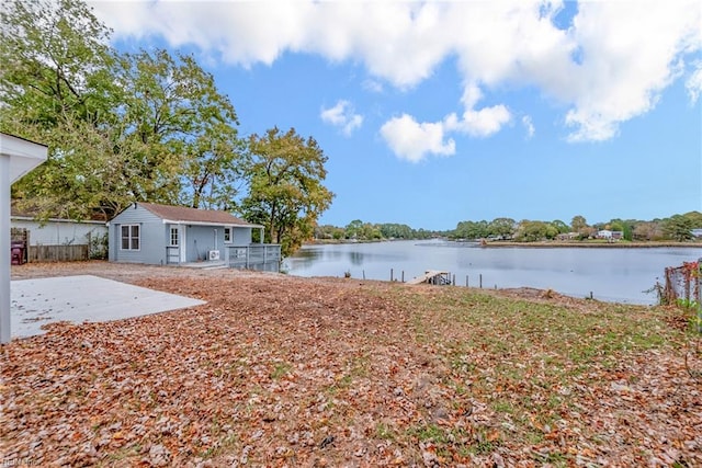 view of yard featuring a water view